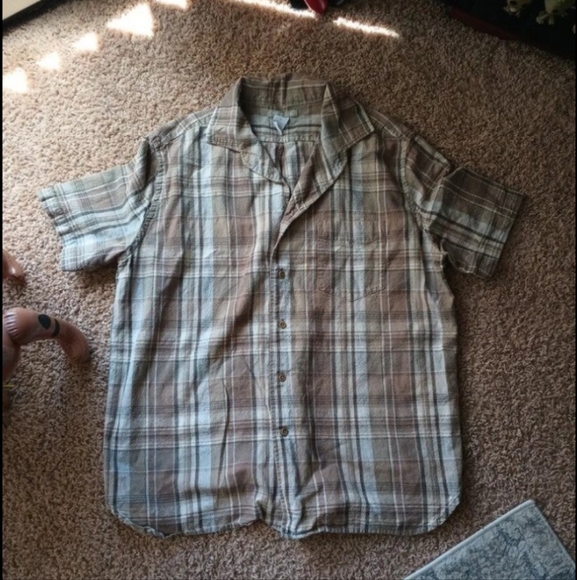 Bundle of Men's Short Sleeve Button Downs - Picture 2 of 7